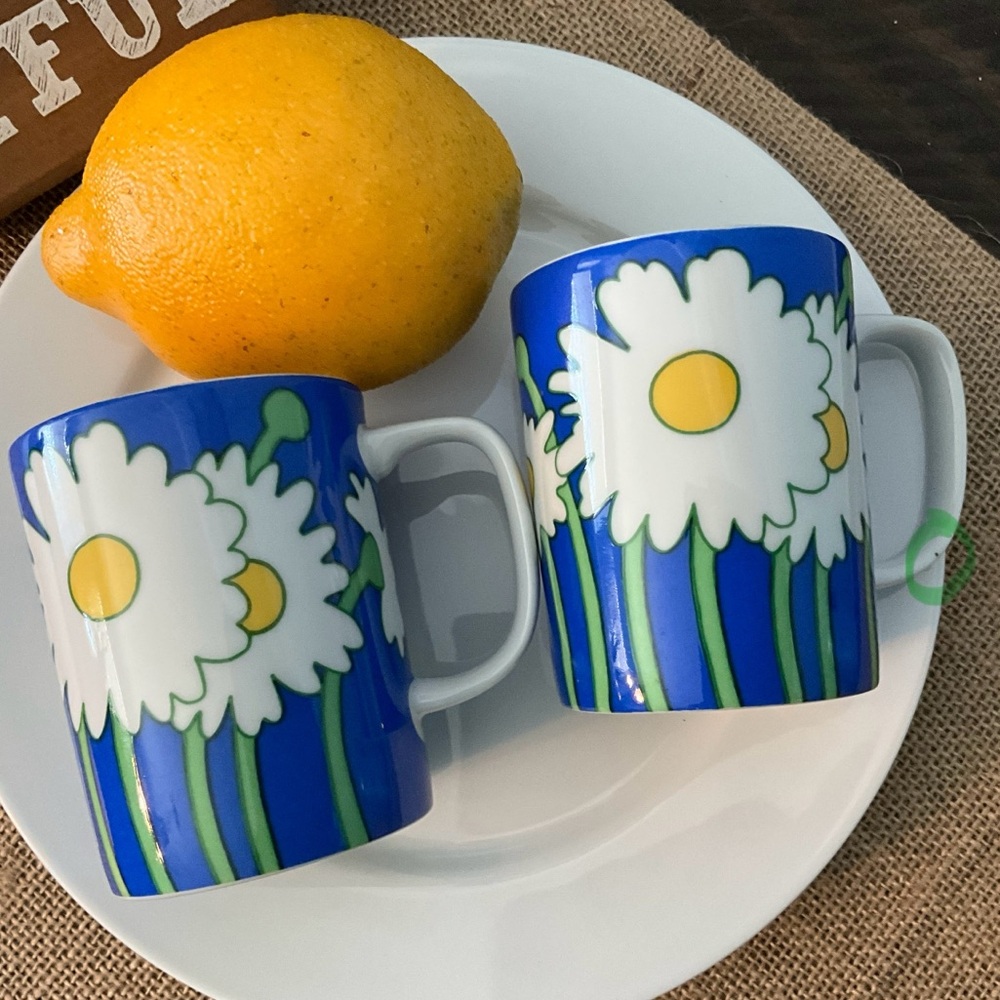 Set 2 Variations Blue Mugs with White Daisy Pattern